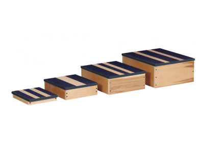 FORTRESS NESTING STOOLS / SET OF 4